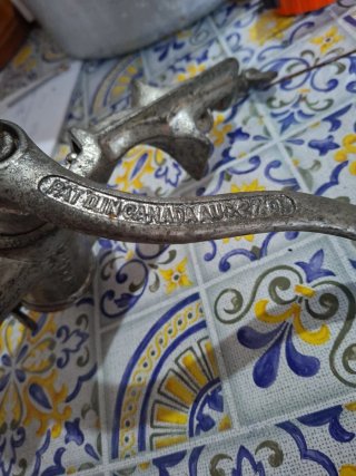 Tritacarne vintage con manovella