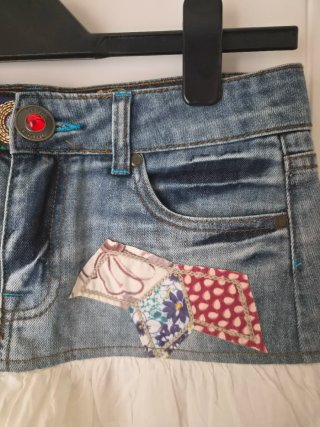 Minifalda Desigual vaquera y blanca