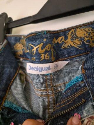Minifalda Desigual vaquera y blanca