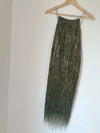 Vestido de flecos verde Zara