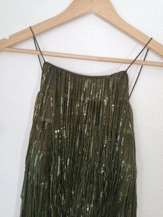 Vestido de flecos verde Zara