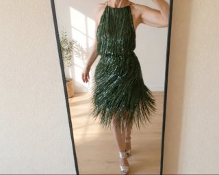 Vestido de flecos verde Zara