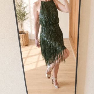 Vestido de flecos verde Zara