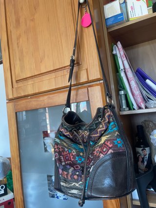 Bolso de hombro multicolor y marrón