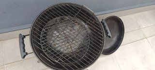 Barbacoa de carbón negra