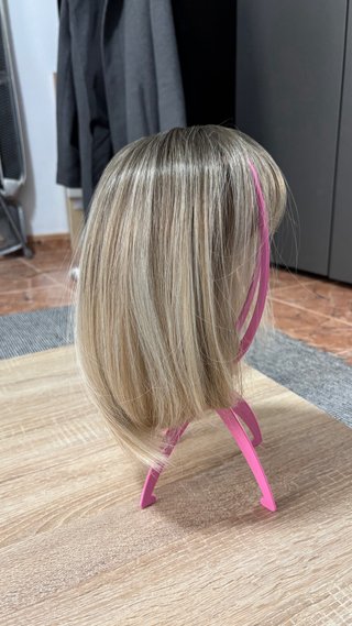 Peluca sintética rubia