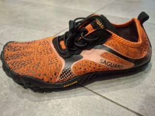 Zapatillas Saguaro Naranja y Negro