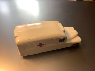 Ambulancia Dinky Toys Daimler 1/43