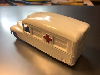Ambulancia Dinky Toys Daimler 1/43
