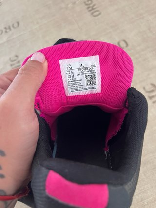 Zapatillas Jordan Luka Negro y Rosa