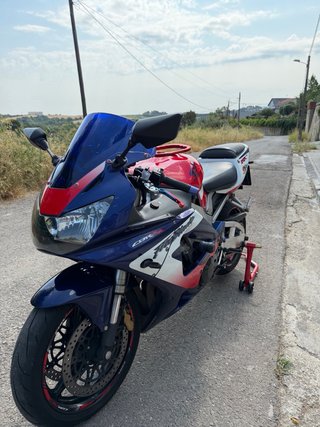 Honda CBR 929 RR muy cuidada