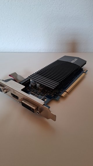 Placa Gráfica Asus Nvidia Geforce GT 710 1GB GDDR5