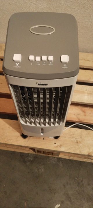 Ventilador con depósito de agua gris marca bimar