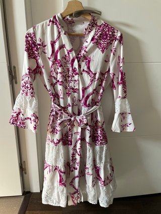 Vestido camisero estampado fucsia y blanco