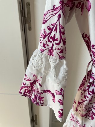 Vestido camisero estampado fucsia y blanco