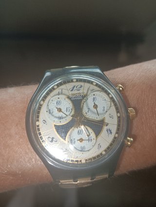 Reloj Swatch Dorado Cronógrafo