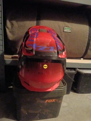 Casco Fox V1 Rojo y Negro