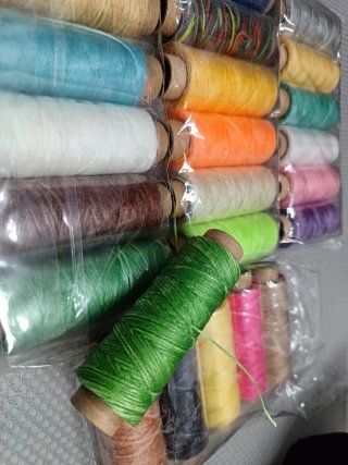 Hilo encerado para coser cuero