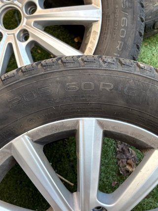 Ruedas VW 205/60 R16 con neumaticos de nieve
