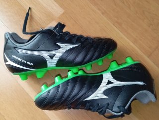 Botas de fútbol N°33, Mizuno Monarcida Neo Niño