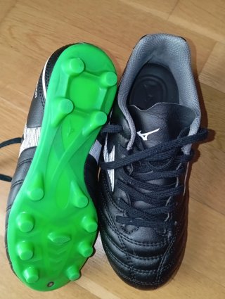 Botas de fútbol N°33, Mizuno Monarcida Neo Niño