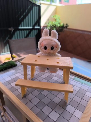 Casa de muñecas con Labubu