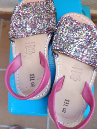 Sandalias Menorquinas brillantes niña talla 30