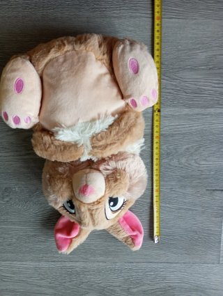 Peluche coniglio marrone con dettagli rosa