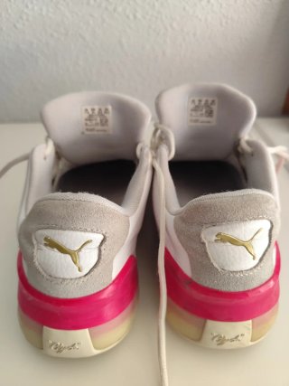 Zapatillas Baloncesto Puma Blancas y Rosas