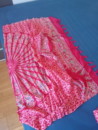 Sarong y Pulsera Madera Sándalo Bali