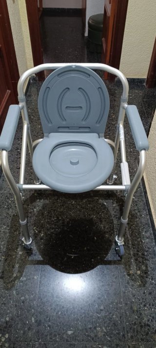 Silla de baño/inodoro con ruedas. Sin estrenar