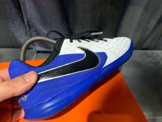 Botas Fútbol Sala Nike Tiempo Talla 40
