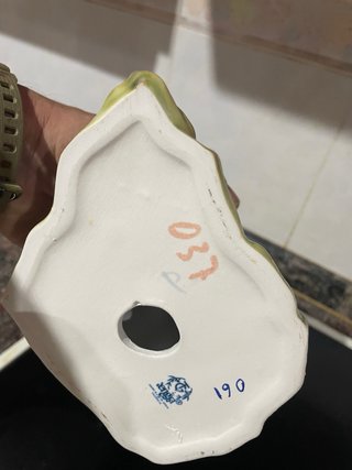 Figura Porcelana Tengra "Niño Pensativo"