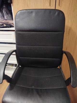 Silla de oficina negra