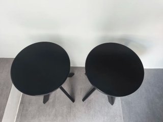 Taburete negro ajustable