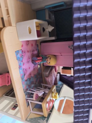 Casa Mymy con accesorios y muñecos