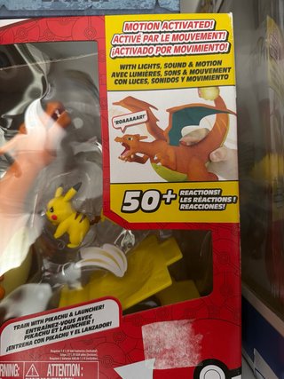 Figura Pokémon Charizard Deluxe con Pikachu
