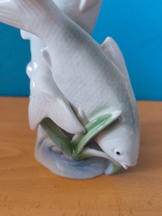 Figura de porcelana de peces