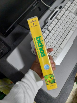 Película VHS Bichos Disney Pixar