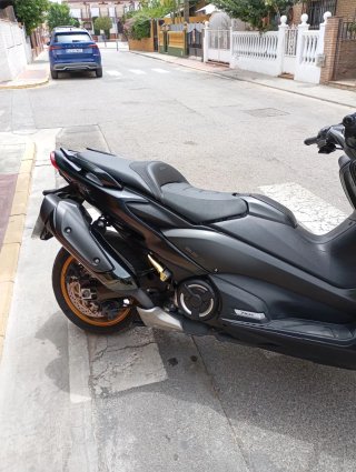 Yamaha TMAX Negra