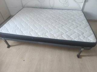 Cama+somier metálico con ruedas