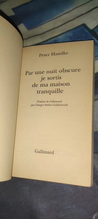 Par une nuit obscure je sortis de ma maison tra...