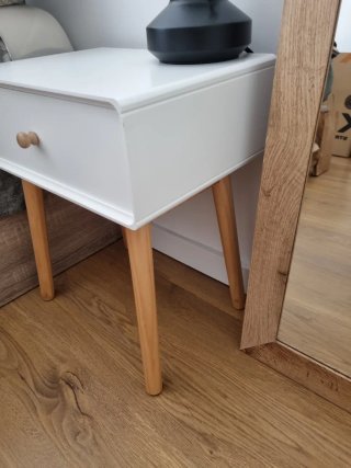 2 mesitas de noche blancas y madera perfecto estad