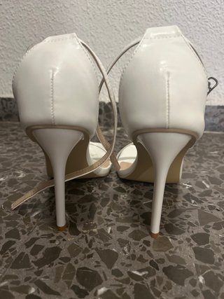Sandalias de tacón aguja blancas