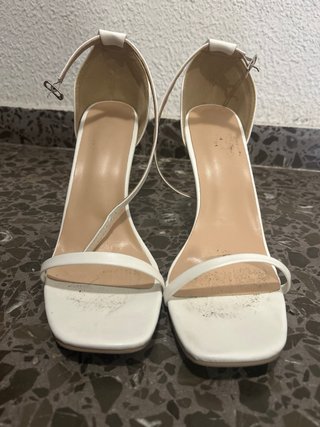 Sandalias de tacón aguja blancas