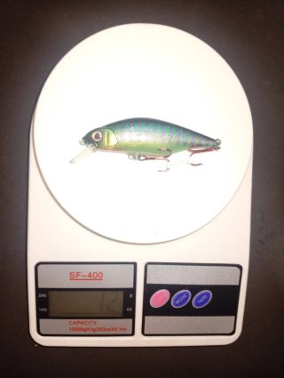 Señuelo de pesca verde y morado
