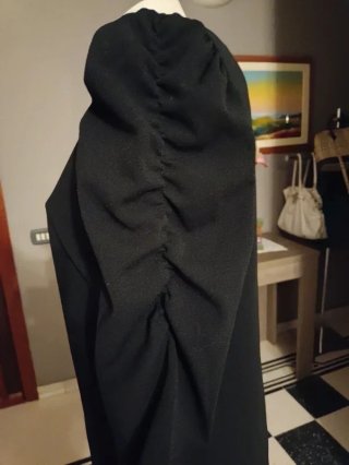 Abito corto maniche a sbuffo