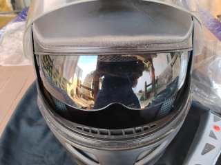 Casco moto con visera y accesorios