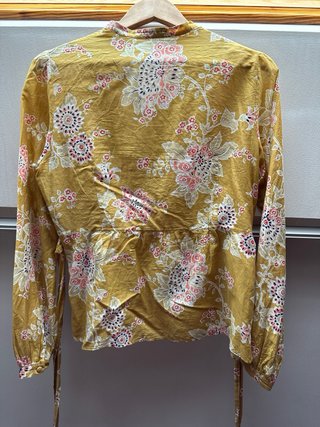 Blusa Massimo Dutti floral amarilla