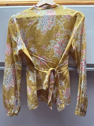 Blusa Massimo Dutti floral amarilla